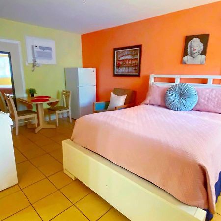 Bella Sirena Inn St. Pete Beach Exterior photo