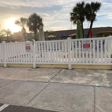 Bella Sirena Inn St. Pete Beach Exterior photo