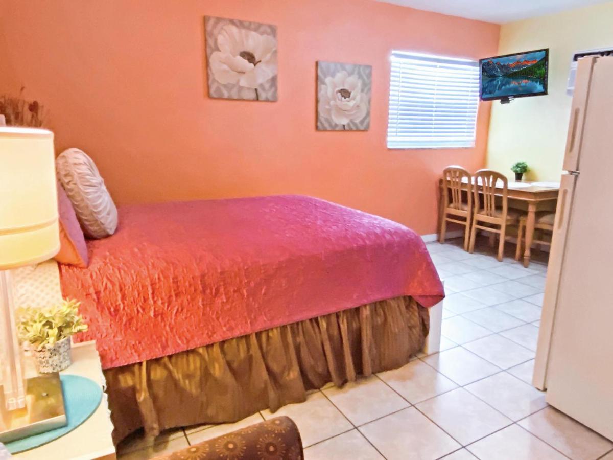 Bella Sirena Inn St. Pete Beach Exterior photo