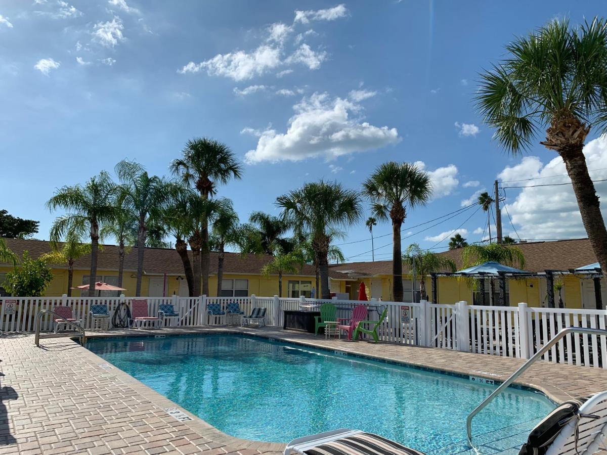 Bella Sirena Inn St. Pete Beach Exterior photo